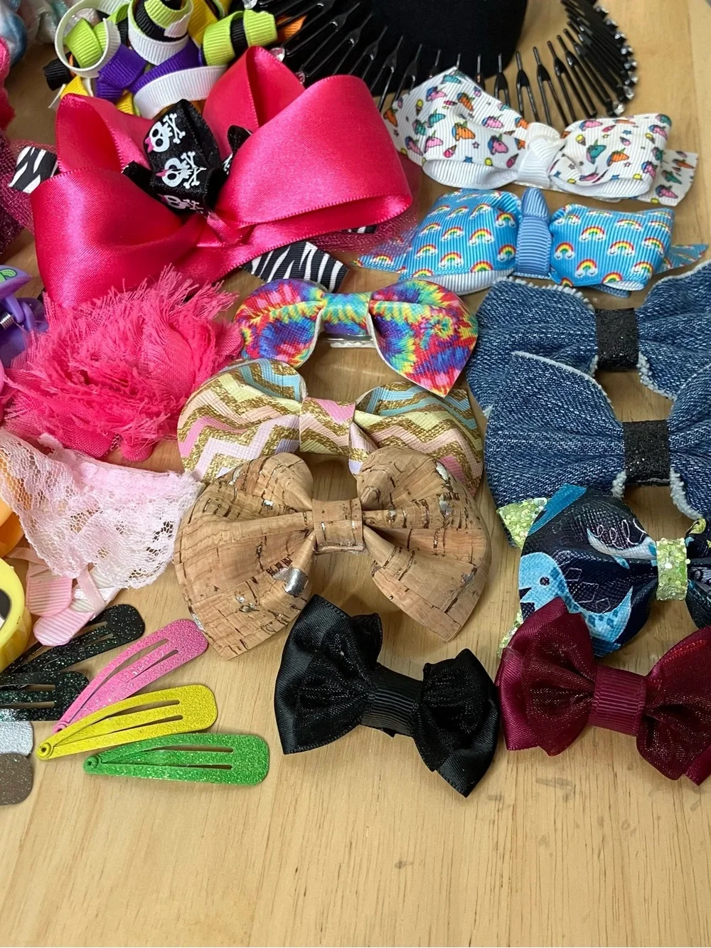 Huge bundle of girls hair bows and clips